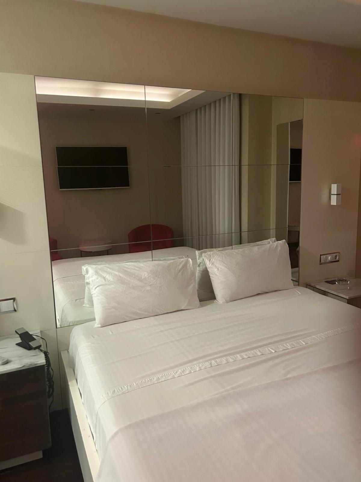Motel Flamingo Perafita Екстер'єр фото